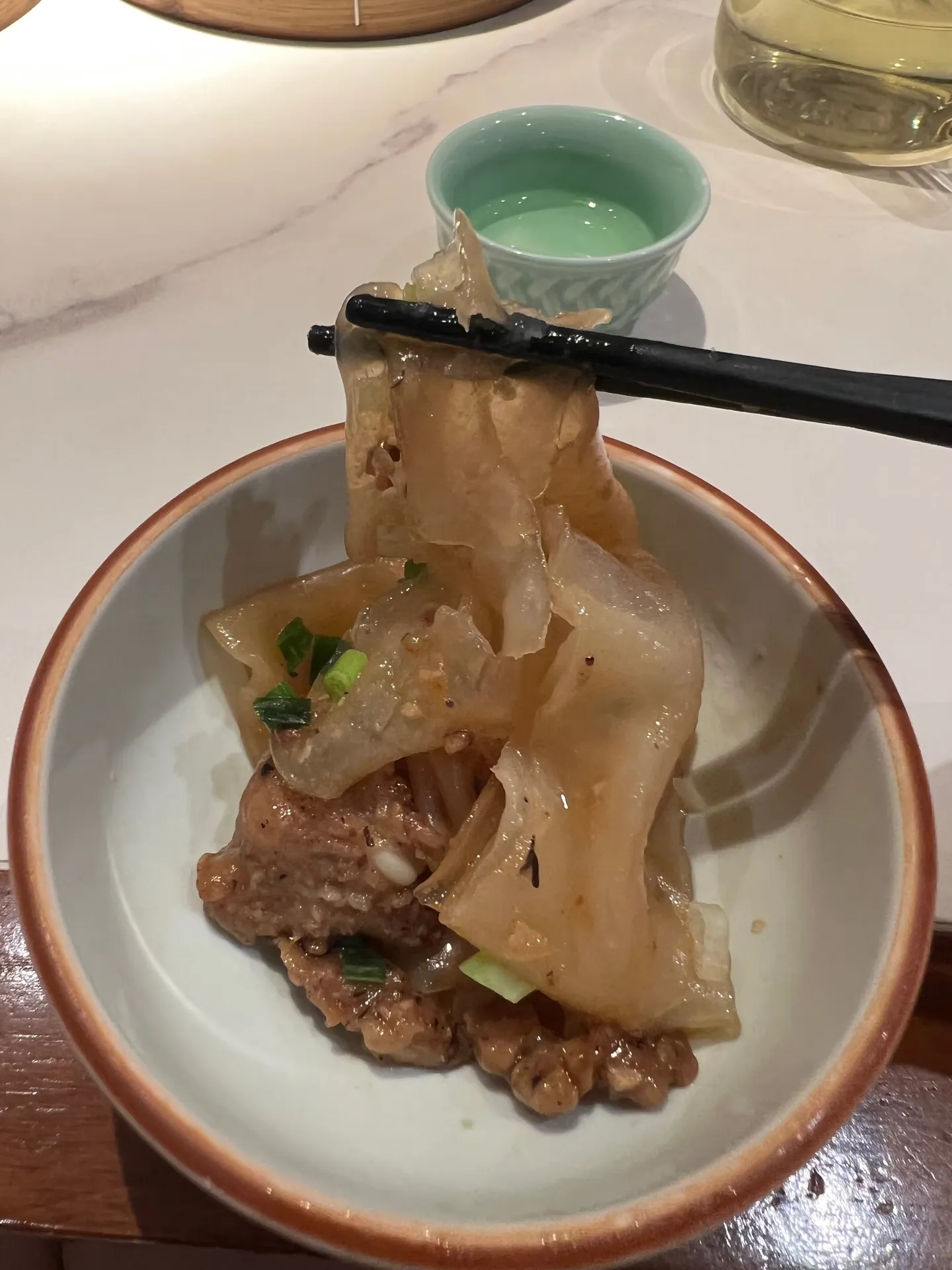 Rice noodle rolls filled with beef