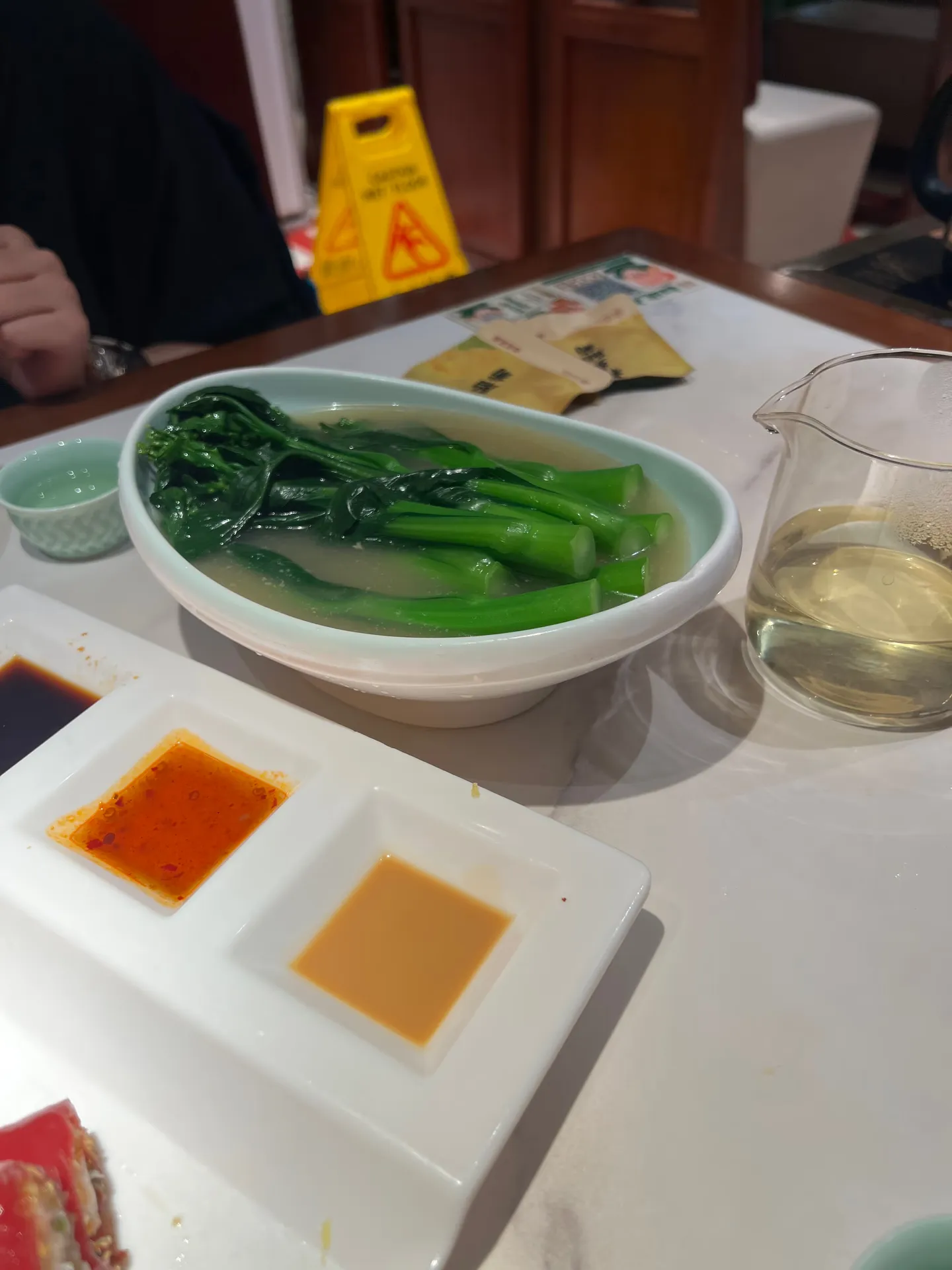 Blanched Chinese greens served with sauce
