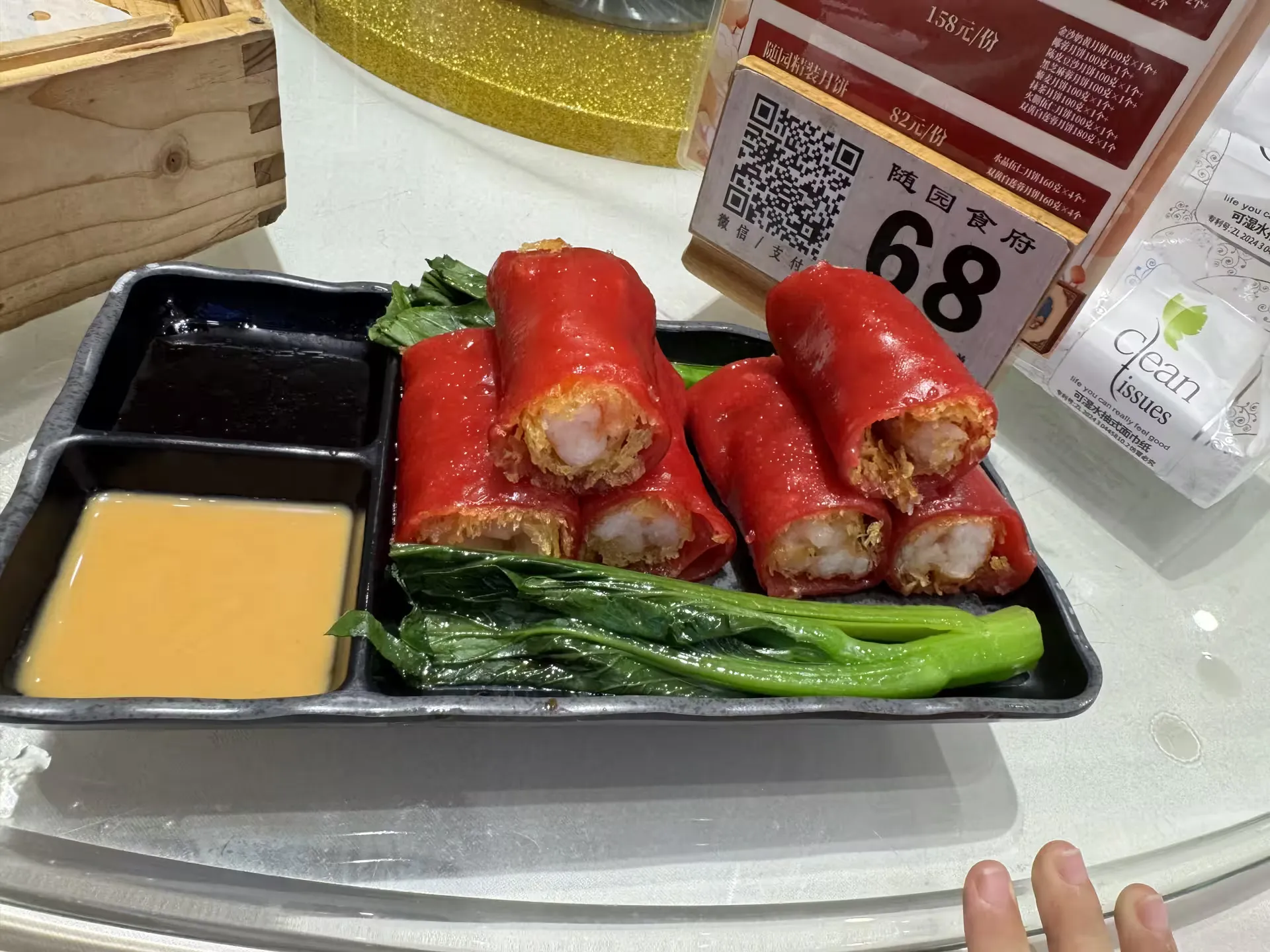 Red rice rolls and blanched greens