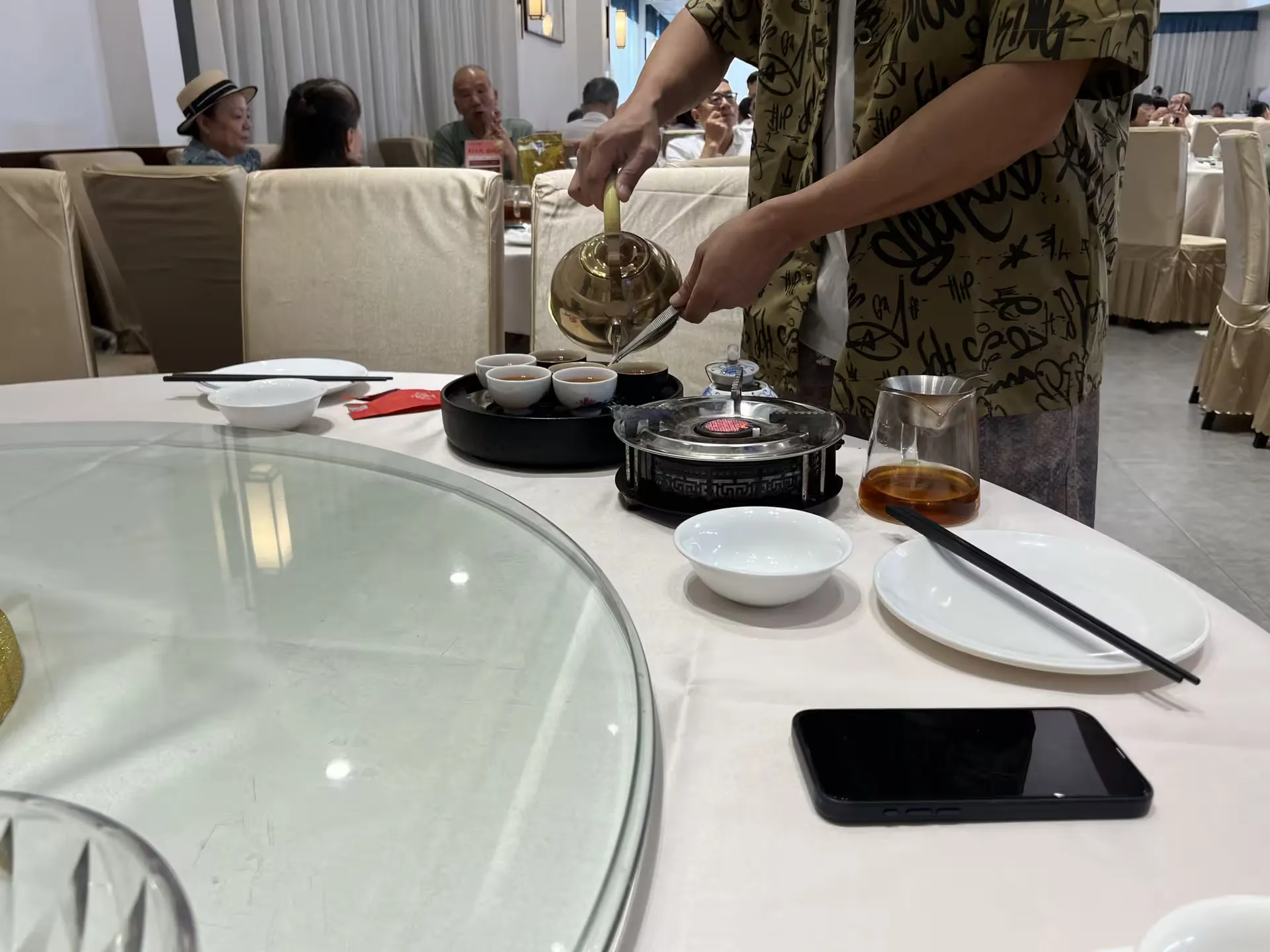 Rinsing the dishes with water from the teapot